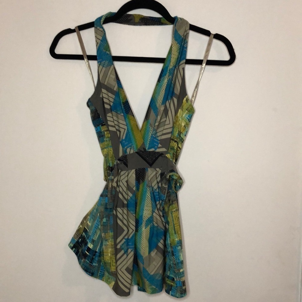 BCBGMaxAzria Sleeveless V-Neck Printed Blue Green Gray Top